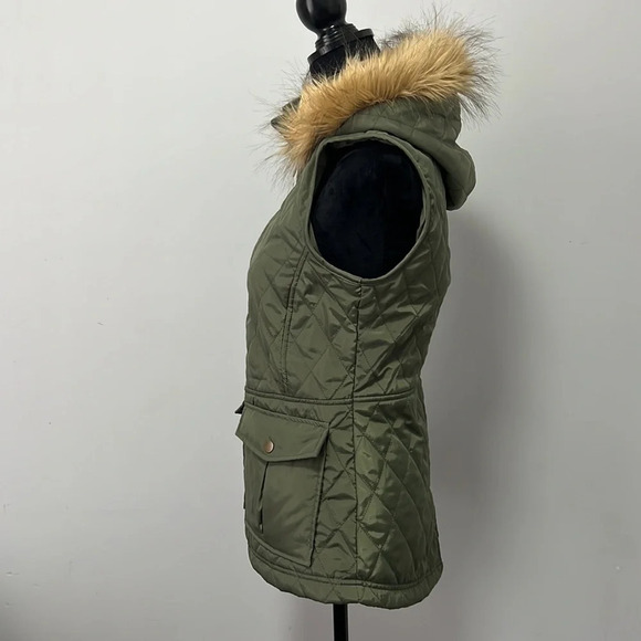 NWT Miami by Francesca’s Hunter Green Puffer Jacket Vest size Small - Picture 4 of 9